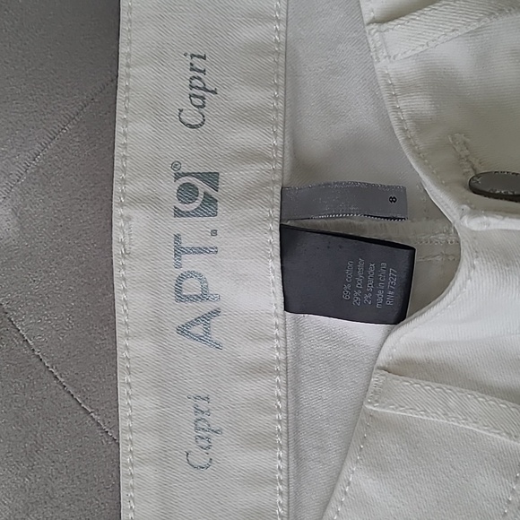 White Apt 9 Capri Jeans - Picture 3 of 3